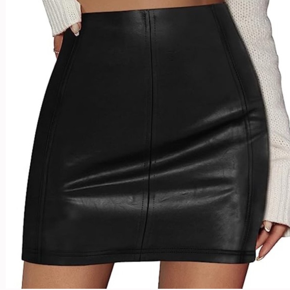 MangoPop Women's Black Leather Mini Skirt
